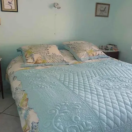 Nyaraló Sleeps 4 *