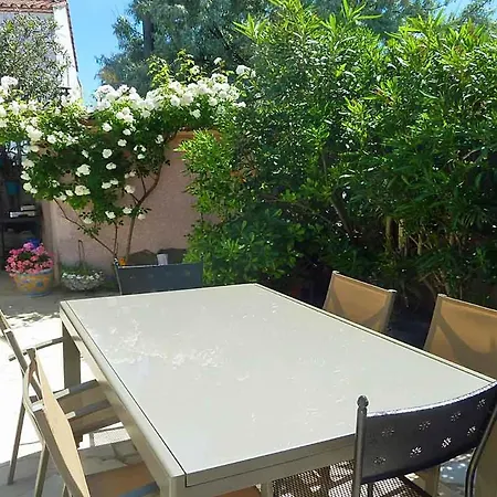 Sleeps 4 *