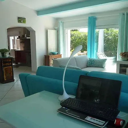 Sleeps 4 Nyaraló *