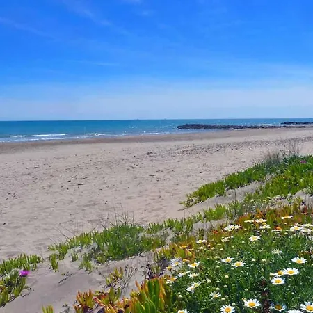 Sleeps 4 * Frontignan