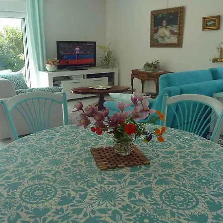 Sleeps 4 * 弗龙蒂尼昂